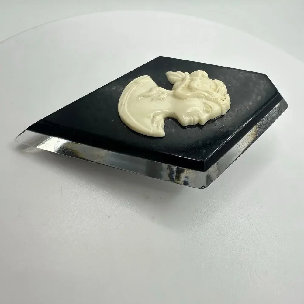 1940s retro vintage clear black cream white lucite cameo figural brooch - Picture 3 of 6